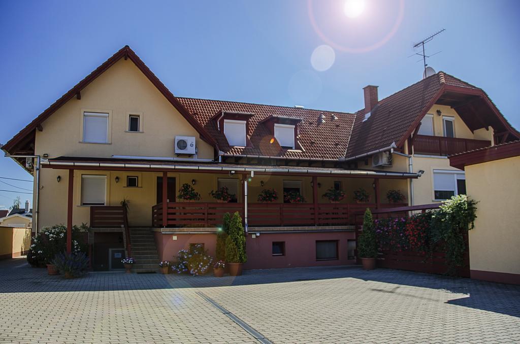 Hotel Arany Patkó Panzió Debreczyn Zewnętrze zdjęcie